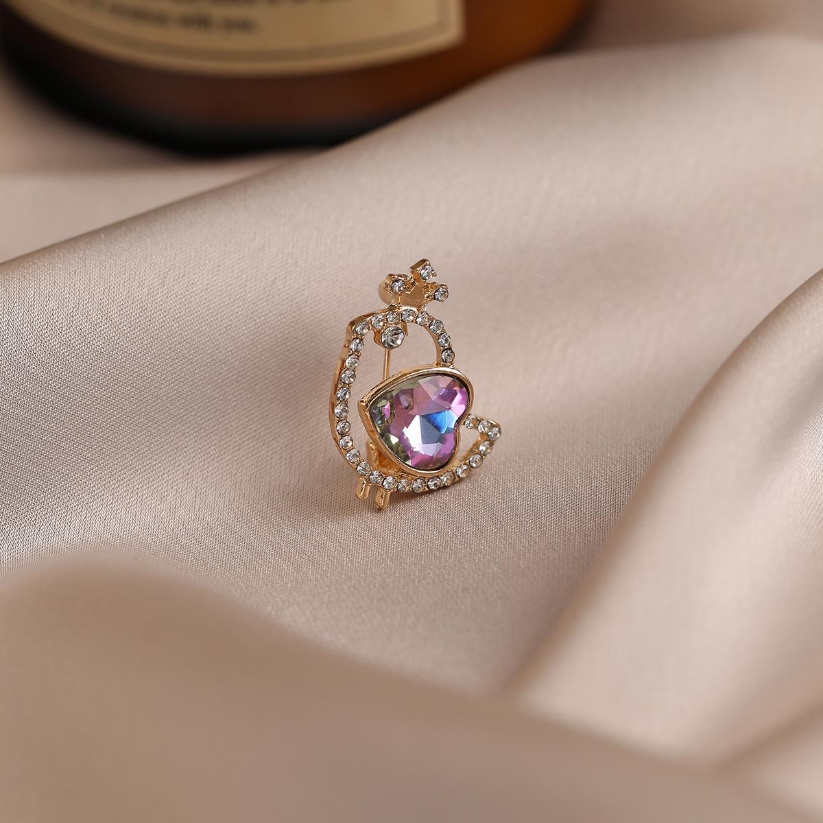 Брошь «Пурпурная птица» с антибликовым покрытием, с ощущением высококлассной легкой роскоши и высококлассная женская брошь-застежка с антибликовым покрытием